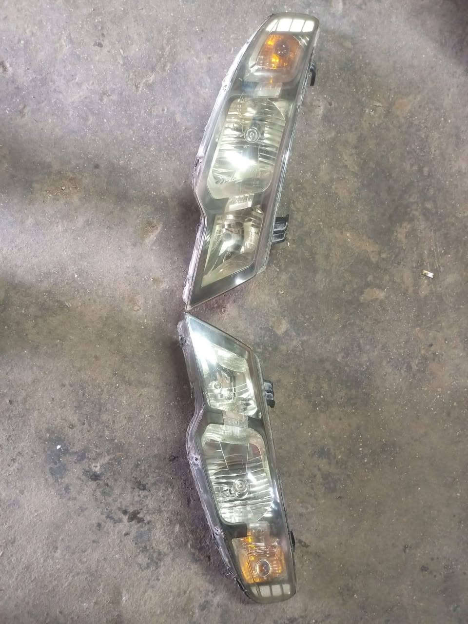 لايتات سيراتو اصليات فقط مبدل جام كلوبات اصليه سعر 90 الف مكان نجف توصيل جميع المحافضات ***********
