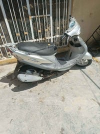 دراجه ماكس للبيع ما مفتوحه والسعر ٥٥٠ وبيهه مجال 07873618693