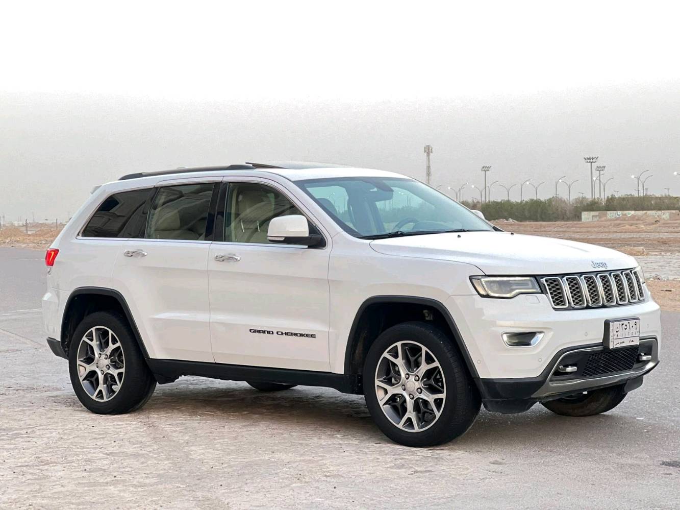 Jeep جراند شيروكي لمتد موديل 2019 السياره متعوب عليها وجاهزه من كل النواحي سعرها 270$ السياره مكفوله بيها مجال بسيط 
عنواني البصرة الجنينه للأستسفار اكثر ***********