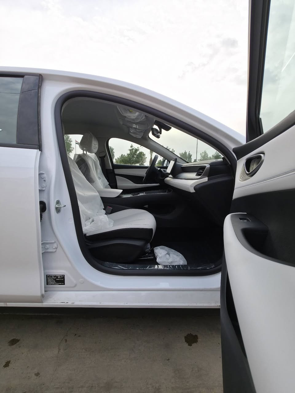 السيلللل الشكللل الجديد  ٢٠٢٥ شكل ٢٠٢٦ 
زيرو بدون ارقام 
كامل  مكمل
🔥  سيل 5 الأصدار الحديث  (Seal 5) – موديل 2025 🔥
السعر: 18.900.000 دينار عراقي  وبي مجال 

🌟 أبرز المواصفات والإضافات الحصرية:
• مدى كهربائي فائق: السيارة تمشي ما يصل إلى 120 كيلو متر على الكهرباء فقط!
• شحن مرن: مزودة بـ منفذين شحن (سريع وبطيء).
• خزان وقود ضخم: سعة 65 لتر لرحلات طويلة بدون توقف.
• تحكم عصري: مزودة بـ گير تعليك.

🔋 المحرك والتقنيات الأساسية:
• محرك 1500cc اقتصادي (Hybrid + Electric + Petrol)
• تبريد أمامي وخلفي (قطعتين)
• بصمة + كارت دخول ذكي
• شاشة وسطية
• كاميرا خلفية
• حساس خلفي

💡 الإضاءة والتصميم:
• لايت زنون
• بك لايت LED
• ويل أسود
• داخل جلد لون أبيض
• تحكم مقود من الجانبين

📍 العنوان  بغداد  -حي الجهاد✅️
رقم الهاتف :  ***********
