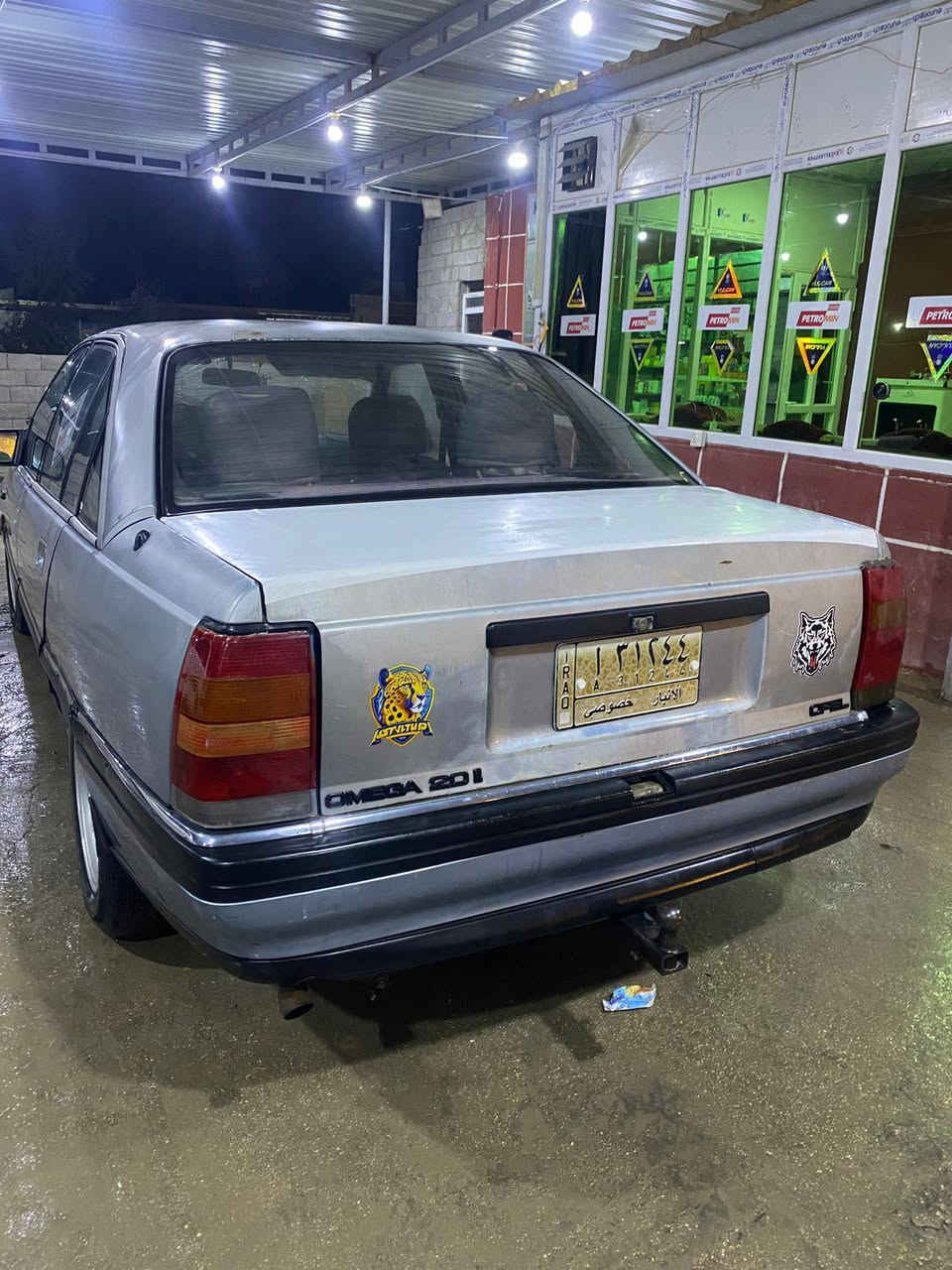 السلام عليكم للبيع اوبل اوميكا موديل 1991 نضافه فول محرك كير مكفوله تخم تاير ويل كب تحويل ثاني يوم 
السياره بلاديه بدون ضربه او صبغ 
نشاط نعومه كهربايات كلها شغاله
السعر 27وبيها مجال للشراي 
***********

