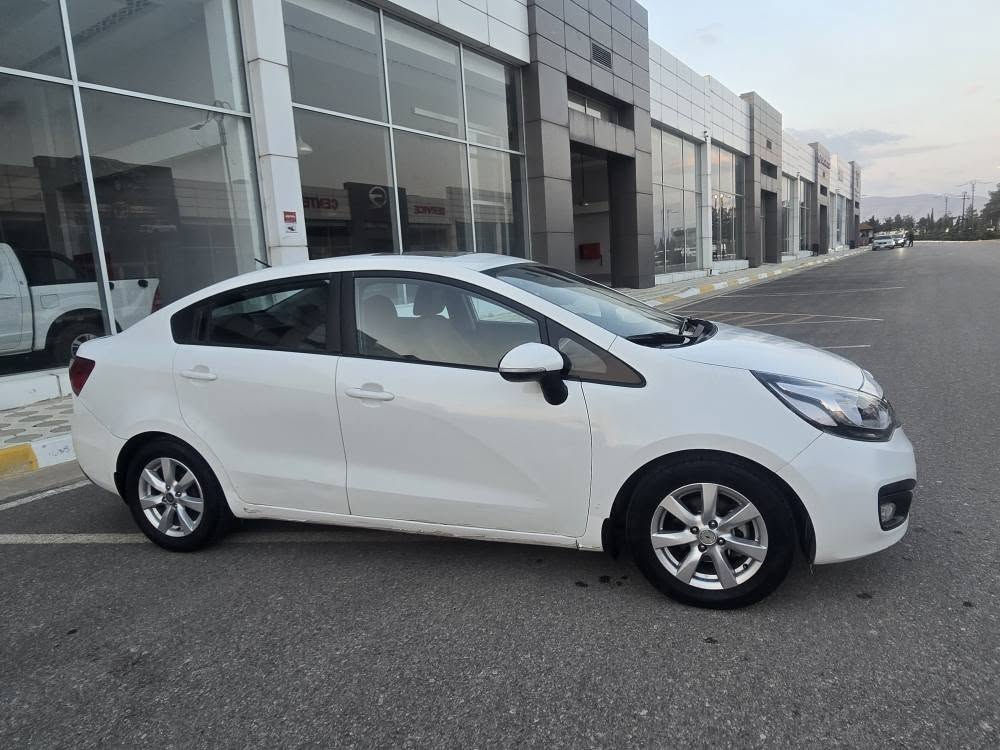 كيا ريوو ٢٠١٤
فوول مواسه فات (توماتيك عادى جام و ئاوينه كاره با سوكان فوليوم حاسه سلايت ناو قه يسى ويل كه ب) سه ياره كه زور زور باكه ١٢٠ هه زار روشتوه  گير و مه كينه و هه موو كيانى به شه رت ره قه موو سه نه وى تازه يه نرخى ٨٩ كه لا معامه له يه كى زور زور كه م تكايه مشته ريت تيل بكه *********** سليمانى ناو شار السليمانية, العراق
