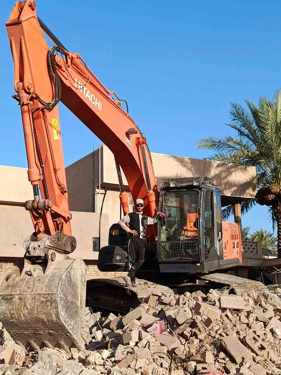 تفليش كافت المنازل والمحلات القديمه بمواده يعني ماخذ فلوس بس المواد واسويلهيا كاع وحدل وسبيس العنده الاتصال او مراسله واتساب ***********
