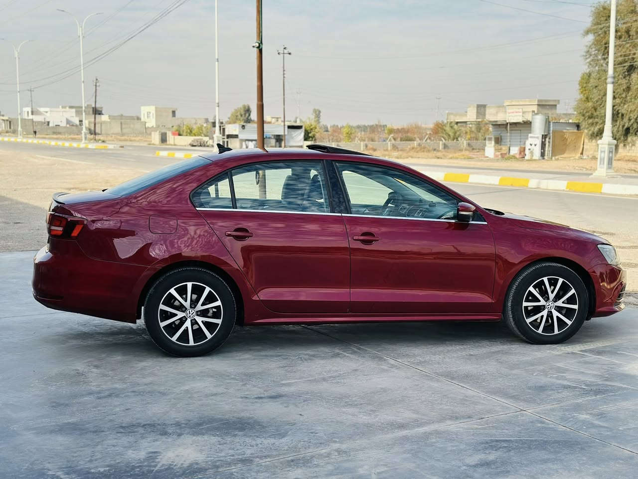 فولكسفاغن جيتا موديل 2018
سعر المطلوب // ((  133)) ومجال

حادث  بنيد. وباب خلفي فقط 
ماشيه 157  الف Kmفقط

مواصفات فول   فتحة ..داخل اسود  .. كشنات جلد .. كشن تدفيه .. .. شاشه جبير .. كاميرا حساسات خلفيه .. فول تحكمات ستيرن .. كروز سرعه .. لايتات ليد ... 

سيارة جاهزة .. صدر امامي خلفي بلاد .. طخم تايرات جدد .. دهن وفلاتر كوله جديد بدون مصرف // 

مكان السياره تكريت / العلم 
***********
