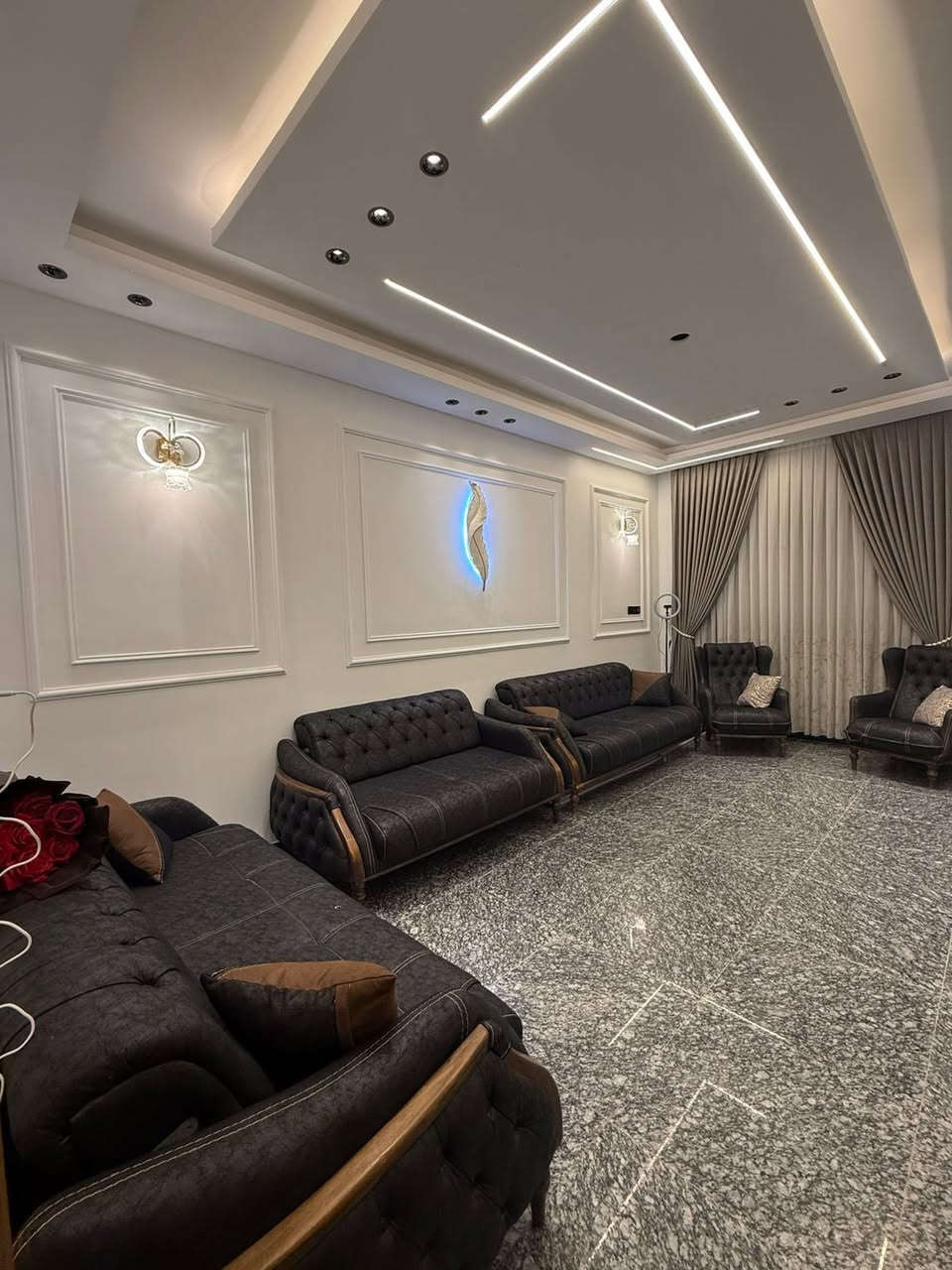 سلام عليكم بيت للبيع
في منطقه الكريعات القصور
قريب عل شارع العام بناء حديث
مساحته175متر طابقين ونص 
حديقه وكراج50 متر وباقي بناء يحتوي عله 5 غرف نوم كل غرفه سويت وهول2 سعر متر مليونين
الاستفسار ***********@إشارة
***********
