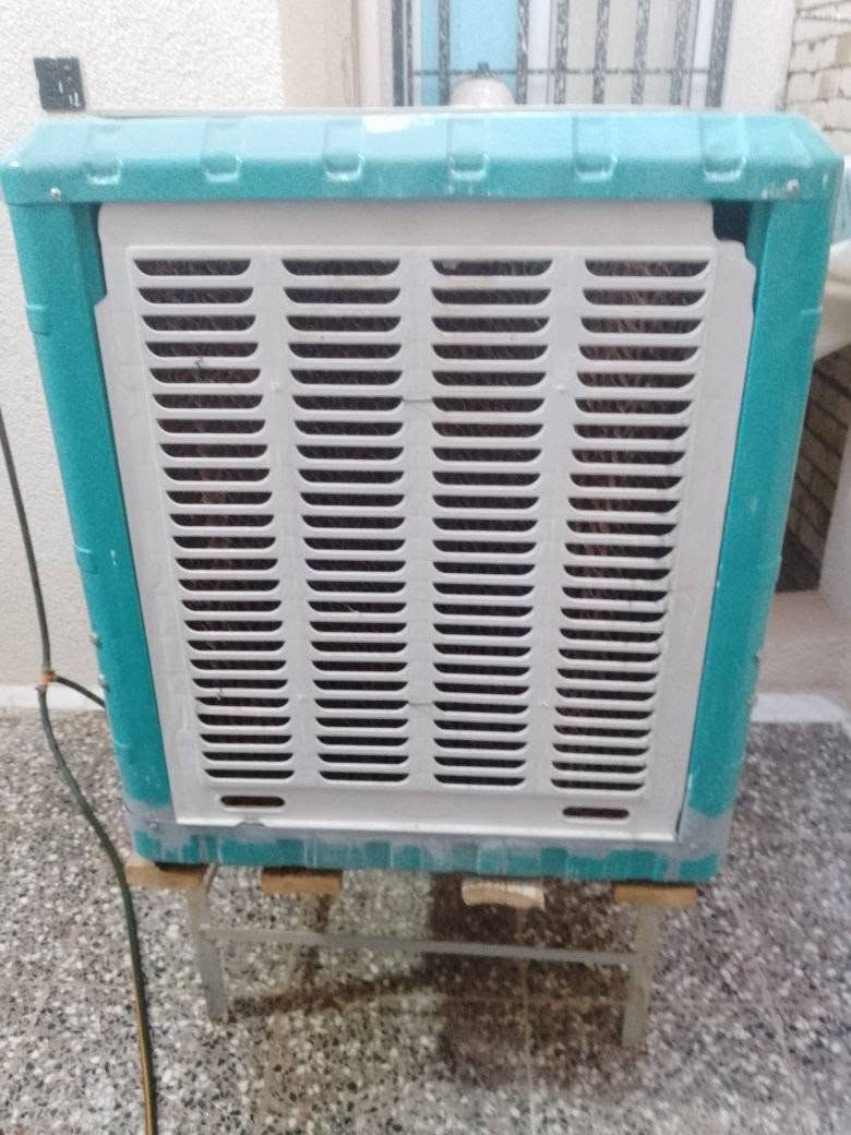 مبردة ايراني نضيفه وجاهزه شغاله اي عطل ما بيها الماطور سرعتين واتربم جديد حلفه كارتون سعره 85000وبي مجال للتواصل على الرقم التالي ***********

