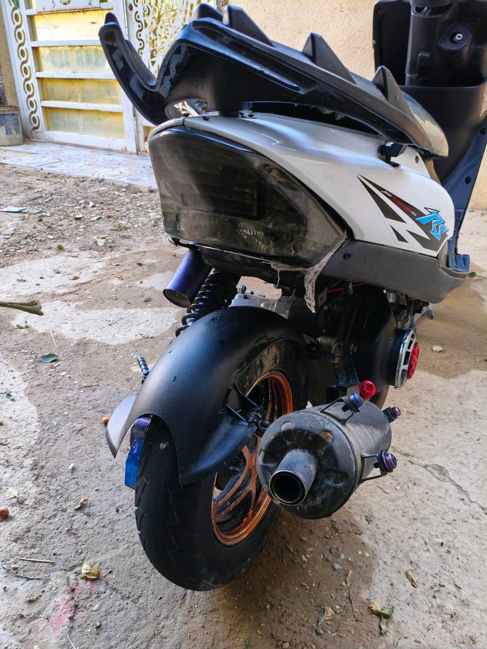 مرحبا ماكس عدله بوشه 58 شلعه ومعدل تشك الكاع نضيفه هواي بيه تزويد من الكفر لامامي للكفر الخلفي اقرا 
ويل رياضي اصلي 
تايرات زوج جيلاتين جديد
باتري جديد
سلف رياضي 55 اصلي 
دبلات اماميه رياضي 
فج وعنبار رياضي اصلي 
قبضات رياضي 
صرة دهن رياضي 
عقل رياضي سرعه تعبر ال100
دشبول جديد وكله شغال 
كابريته جديدة ام العلبه الخضرة 
دبل خلفي مع تطواله رياضي اصلي 
شيال راجع رياضي اصلي 
قبق هندر والسواد جديد 
قبق فلاوين تزويد 
كلجات wf 
كفرات اصليه ام الختم 
الكهربائيات شغاله كله سلف هندر اشاير لايتات
بك لايت جديد وماصدة جديدة وترايش جدد مكان الدراجه حله وهذة رقمي ***********