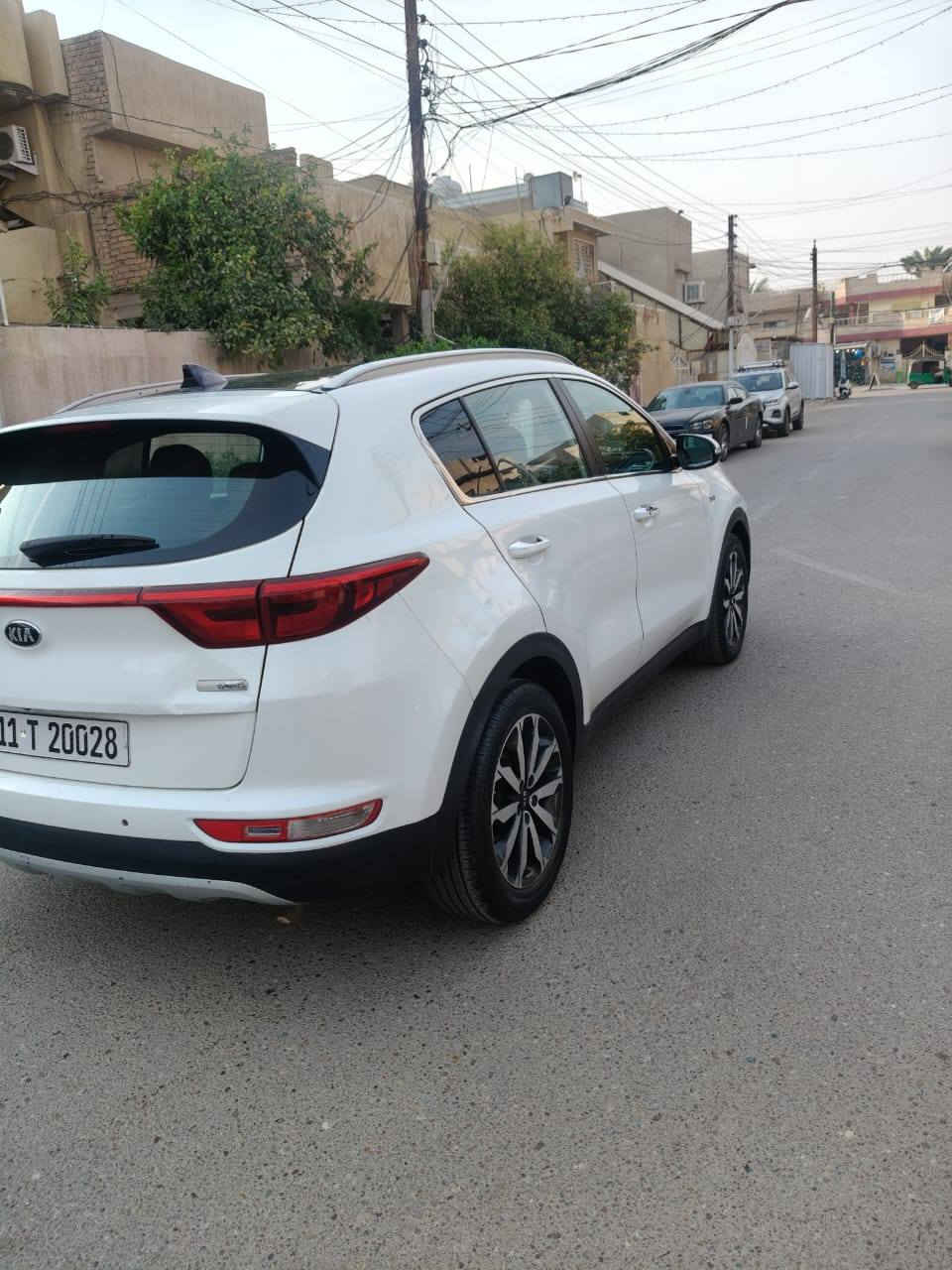 السلام عليكم للبيع
سبورتج 2017 موصفات جيتي
 لاين
وارد امريكي 
فول للخير اعلى فئه
بانوراما
بصمه
بصمه ابواب
كشن كهرباء
جلد
شفتات ستيرن
تحكم ستيرن
شاشه كبيره
مري شفط  
بيها قطعتين تبديل 
وقطعه صبغ
السعر150

العنوان بغداد***********
