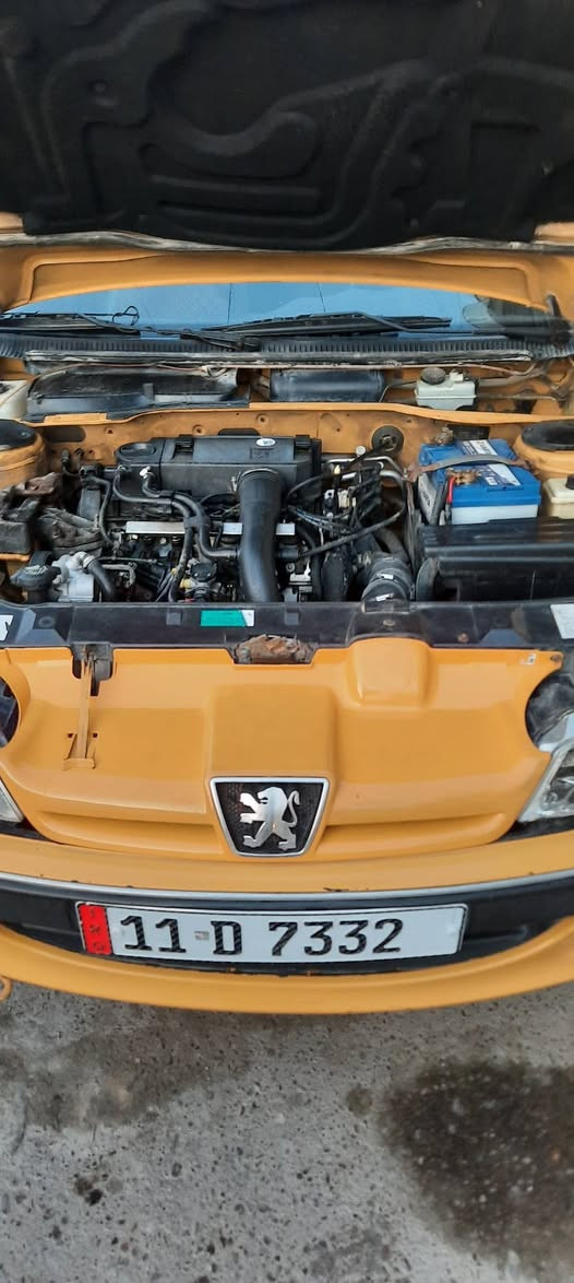 سلام عليكم بيجو بارص ٢٠١٠ سياره ماشيه ١٥٠ يعني مماشيه ناس مستلميه من الشركه تبريد تدفه شغال ونضافته كدام عينك صار شهر من اخذته رقم دولي بيه ضربه بل بك لايت اليمنه ريدها ٣٦ سياره حلوه ***********
