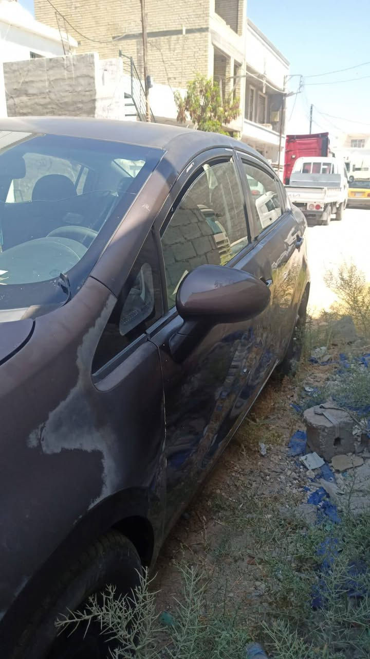 ألسلام عليكم . من رخصة الادمن
كيا ريو 2014 للبيع
 رقم ديالى بسمي
 حادثها جاملغ وباب السايق نفسهن مامبدل 
تبريد شغال 
مكينه وكير خير من الله 
مكان السيارة بغداد . البعيثة 
سعرها 65 وبيها مجال 
*********** ☎️
