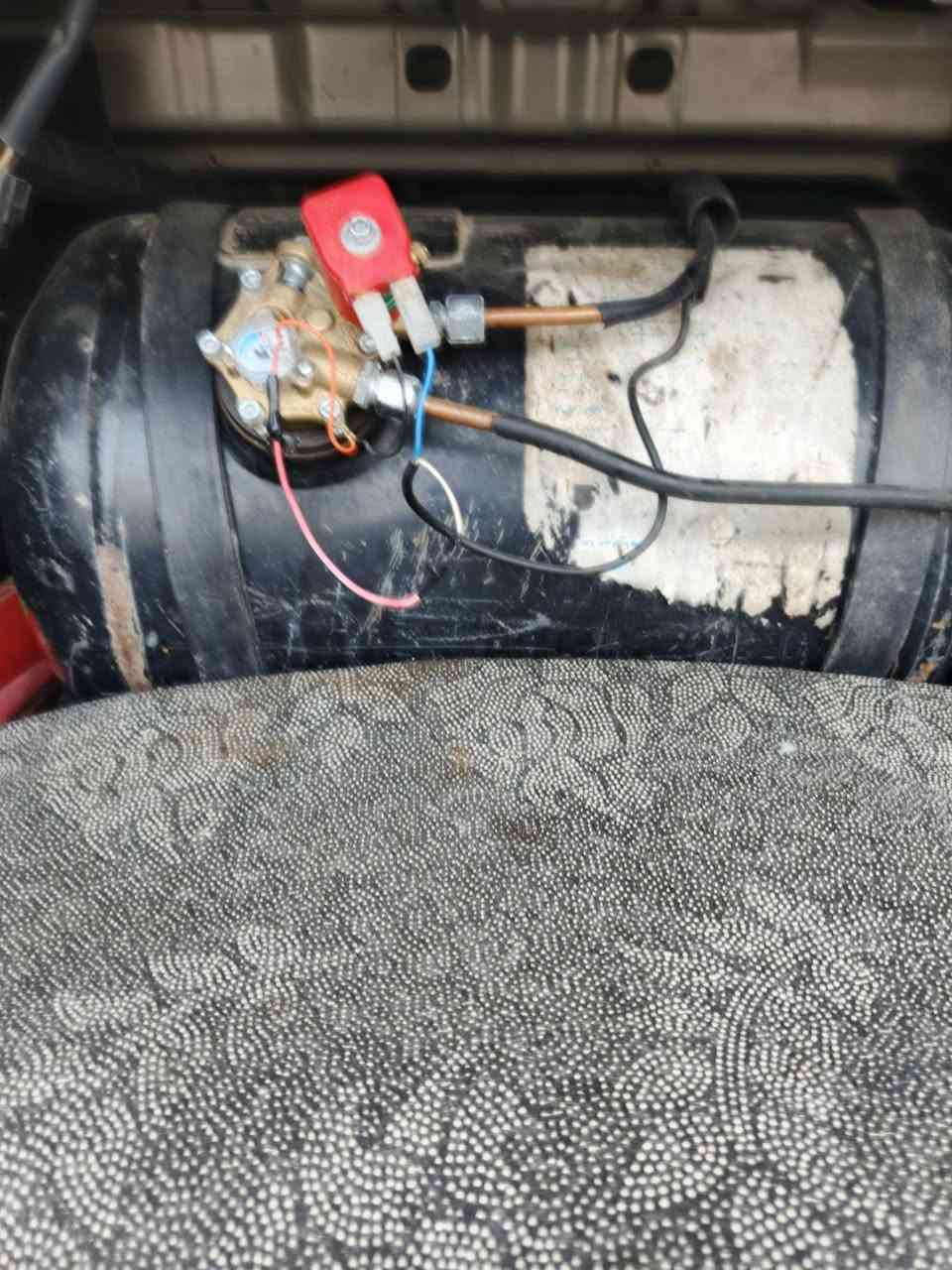 منظومة غاز للبيع تفتحة من السيارة يعني افتح وشدهة بسيارتك ٤٠ لتر السعر
٣٥٠ وبيهة حك الجية
الاتصال على ***********
