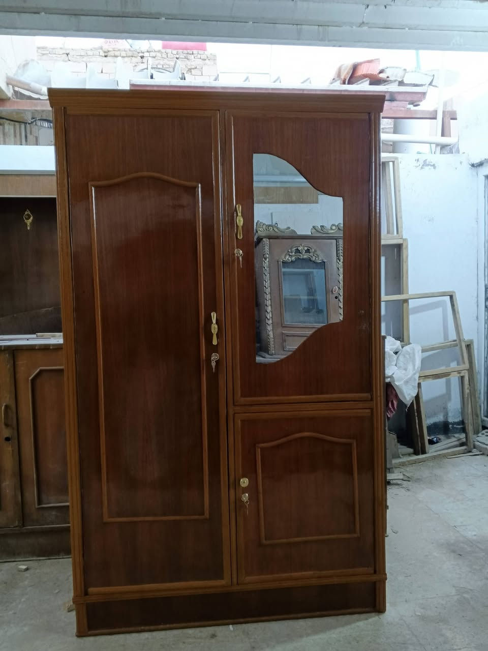 سلام عليكم كنتور ابو ثنين للبيع كامل صبغ قفاله يدات مرايه شغله عادي سعره 150 بي مجال للشراي  ميز مرايه تسكام كامل صبغ قفاله يدات مرايه سعره 75 هم بي مجال للشراي مكاني نجف حي مكرمه قرب مركز وفاء تواصل خاص او على رقم ***********

