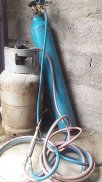 لحيم خزانات ماء متجول في البيوت بسعر مناسب الاتصال على الرقم هو0751506...