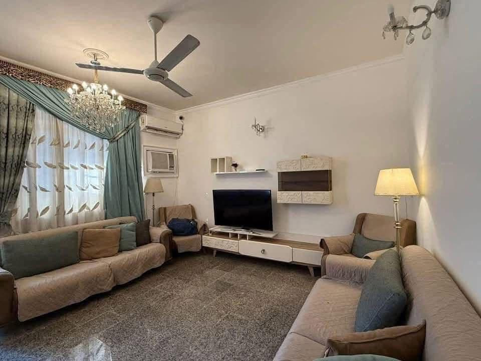 #لايجار_دار_مؤثث_في_السيدية 🏡

🔹 مساحة 60 متر
🔹 الواجهة: 5 متر
🔹 شارع عرض 15 متر مع رصيف 3 متر

✨ المميزات:
▪️ البيت نظيف جداً
▪️ يحتوي علا غرفتين وصاله ومطبخ وخدمات مؤثث أثاث درجة أولى
▪️ موقع مميز – يبعد 5 بيوت فقط عن شارع الخيزران

💰 السعر:  مليون ونص 
()

📍 عنوان المكتب : السيدية – قرب سيطره الخيزران

📞 للاستفسار:
***********
