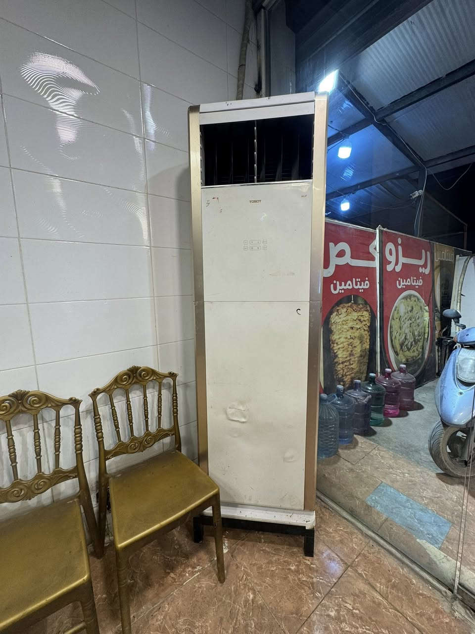 السلام عليكم شباب سبلت توسوت 3طن للبيع جهاز نضيف بس يحتاجله هذ الوجه مالته غاز 410 وهذ رقمي ***********
