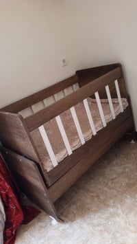 سرير اطفال • مستعمل قليل • قابل تفاوض