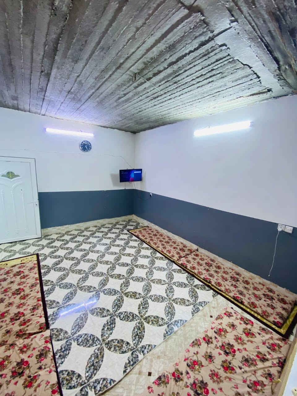 يعلن مكتب ابو يحيى لتجارة العقارات في محافظه كركوك قضاء الدبس  عن بيع بيت طابو  صرف   في حي التنك التأخي الثانيه قرب  تكيه سيد حسن   بيت بناء حديث فول كاشي   يتكون من ٢ غرفة مع غرفة استقبال  هول مطبخ حار بارد مع ٢ منور مع بيتونه كبيره   في البيت   صحيات  مع وكراج سياره   يبلغ مساحته  ٢٥٠  متر   السعر على الخاص  والسعر مناسب جدا   وبي مجال كما موضح بالصور أدناه 👇👇👇👇👇👇👇👇👇👇👇 للتواصل عبر الأرقام التاليه
*********** ابو يحيى
***********
*********** يحيى الحمداني ابو عبدالله
   ( التوفيق من الله و للجميع)
تنويه علما ان دوام المكتب من الساعة التاسعة صباحا لغاية الواحدة ليلا للتواصل على الأرقام المذكوره اعلاه كلها واتس اب ☝️☝️☝️☝️☝️☝️ 
الماسنجر لايعمل  الواتس اب
