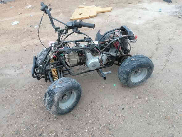 السلام عليكم شبباب دراجه رباعيه حجم الوصط بدون كفرات دراجه متروكه صار هواي بس نكره صلف شغاله كلشي مابيها نقصها باتري وبريك خلفي بس تفيدك تعال خاص او اتصل السعر100الف او مراوس بتلفون. المكان فلوجه قريه المختار ***********
