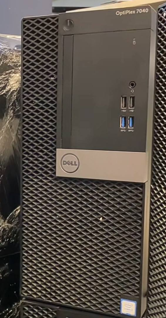 كل هاي هوسه سعره 700الف خصم لمده ثلث ايام// رقم 077 410 0396 6
اسم بي سي optiplex 5050
 مع ثلث هاردات هارد اسسدي 450gb 
وهارد ثاني 16gb
وهارد ثالث 16gb 
المعالج كور اي 5
كارت شاشه 730rtx
رامات 16 
بي جميع العاب بي gta5 نسخه اصليه من ستيم وبي arma 3 نسخه اصليه من ستيم وبي ببجي ستيم وخير من الله العاب
