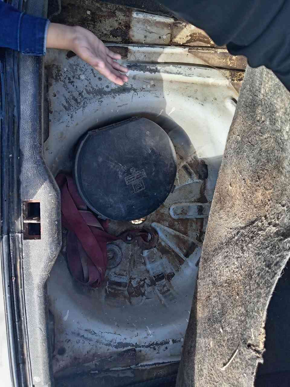 سمند 2010 مكينه بيها دخان تنقص حداديه جديده كير جديد كشر حلو بيها ظربه جهة العبري موضحه بصوره دواخل حلوه خياس ملقط ومصبوغ رقم مثنئ سنويه ماساقطه لشهر ١١ ب٢٠٢٦ مداور يريد راعيها غرامات ما عليها ولا ربع (***********) السعر 28 وبيها  مجال قليل كلش مكانها الديوانيه الحمزه الشرقي
