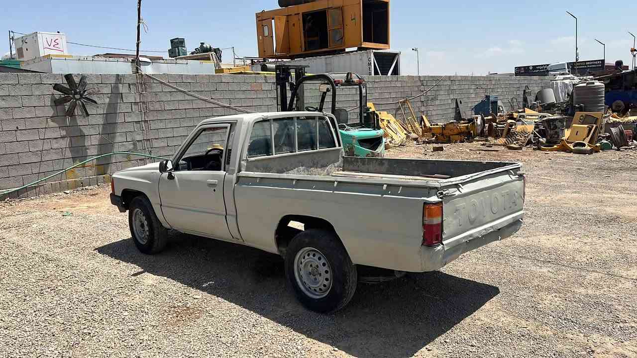 پیکاب 1985
گێر و مەکینە و کارەبای  و لایت و حیشارەت هەموو بەشەرت تازە تەحمیر کرایتەوە ئارمی بزر بوە بەشەرتی ماڵی کەسی تێدا نەبی و موشکیلەی نەبی شوێن هەولێر ***********
