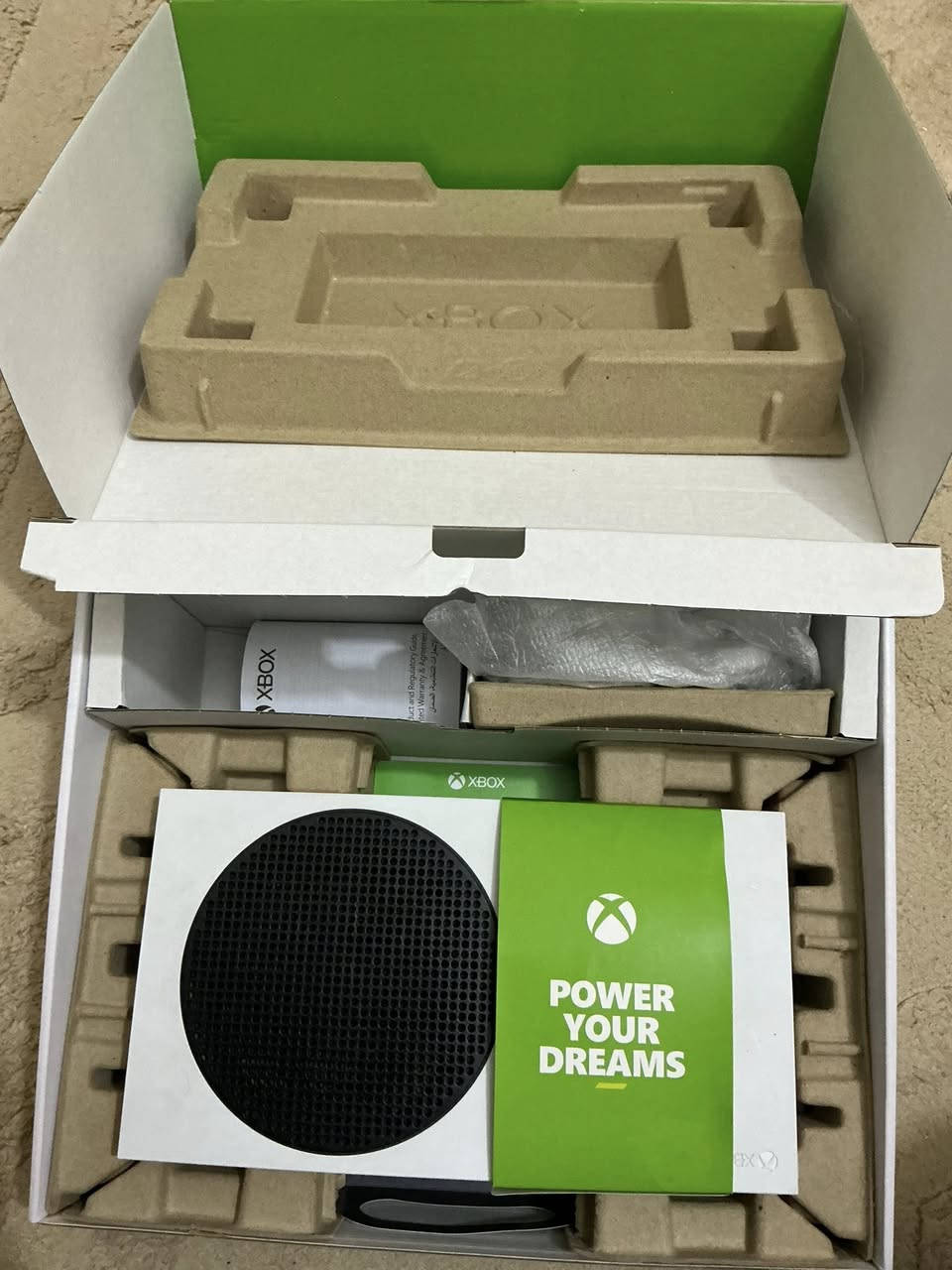 Xbox Series S
Xbox series s
اكس بوكس نضافه فول وياه يدتين ( وحده اصلية مال جهاز ووحده تجارية ) و بيه لعبه فيفا 24 و وياه يو بي اس خالصة بطاريته 

الاكس بوكس مكفول و كارتونته وياه 

سعره 360 و اذا تريد وياه شاشه يختلف سعره بشي بسيط

للتواصل ***********
