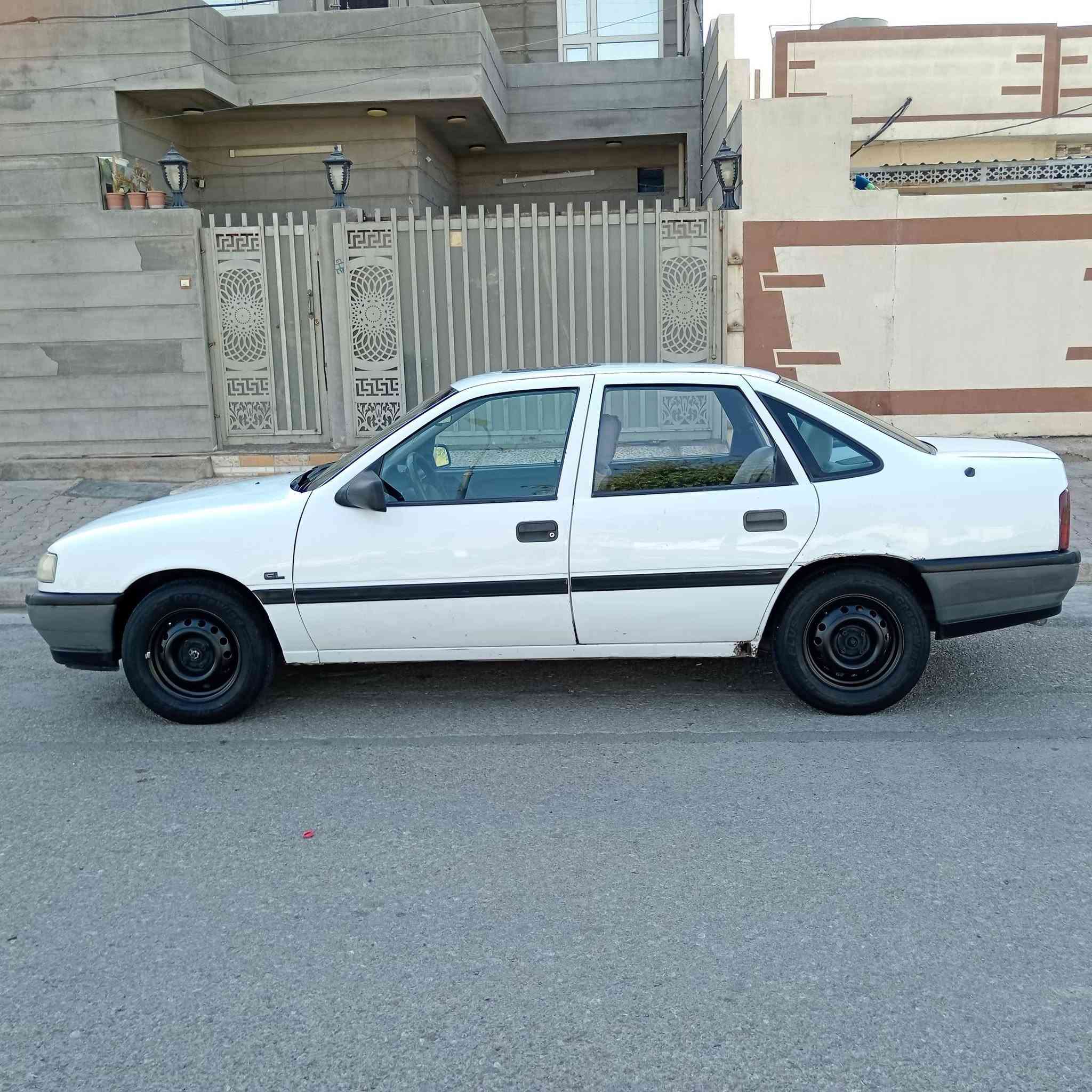 للبيع موديل 92 محرك 20  بي صرف كير اوتماتيك سيارة بلاديه بدون صبغ  بسمي بي دفتر بانزين ***********
