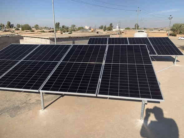 تم بحمد الله اتمام مشروع الطاقه الشمسيه في محافظه كركوك /قريه جديده    ... 

للأستاذ قيصر  .... 

قدرة المنظومة:
🔹 16 أمبير نهاري في الظروف القياسية.
🔹15امبير ليلي.

مكونات المنظومة:
1. البطاريات:ليثيوم..14.5kw
🔹 ضمان استبدال 5سنوات 
2. الألواح الشمسية:
🔹 ألواح فلاديفيا 600 واط.
🔹 عدد الألواح:8 ألواح.ذات وجهين وذات كفاءة عاليه 
🔹 ضمان 15 سنة، وعمر افتراضي يصل إلى 40 سنة.

3. الإنفرتر:
🔹 إنفرتر بحجم6.25kw
🔹 ضمان لمدة سنتين.

4. هيكل الألواح:

🔹 مصنوع من الحديد المغلون المقاوم للصدأ لضمان المتانة.

التشغيل والصيانة 🛠️

🔹 المنظومة تعمل 24 ساعة يوميًا مدى الحياة دون مصاريف إضافية.
🔹 الصيانة الوحيدة المطلوبة هي غسل الألواح الشمسية بالماء كل بضعة أسابيع.

الضمان شامل لجميع مكونات المنظومة

🔹 من شركة النبع الهادر فرع الرياض 

📞 للاستفسار أو الاتصال: مهند 
📲***********_ ***********
ابو حسين 
📲 ***********

ملاحظه /توجد صيانه مجانيه لمده سنه كامله لجميع المواد

سعر المنظومه /٣ملايين و٣٥٠الف 

سارع بالحجز قبل انتهاء العرض 🙅‍♂️
