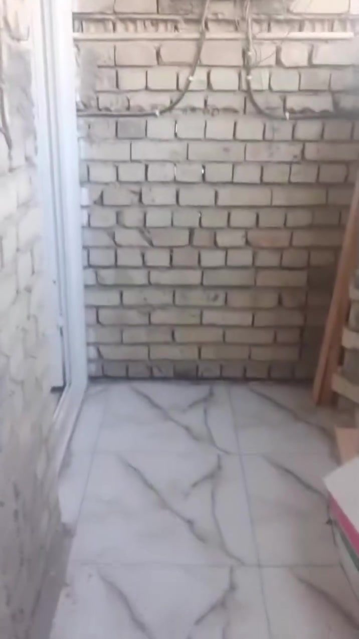 السلام عليكم بيت للايجار 100متر طابق ثاني البيت نضيف كلش محد ساكن بيه 
يحتوي على استقبال وغرفة نوم ومطبخ وخدمات البيت كلشي بيه معزول بسعر مناسب
العنوان الشعب بضهر الطفاء
للاستفسار اتصل على
***********
