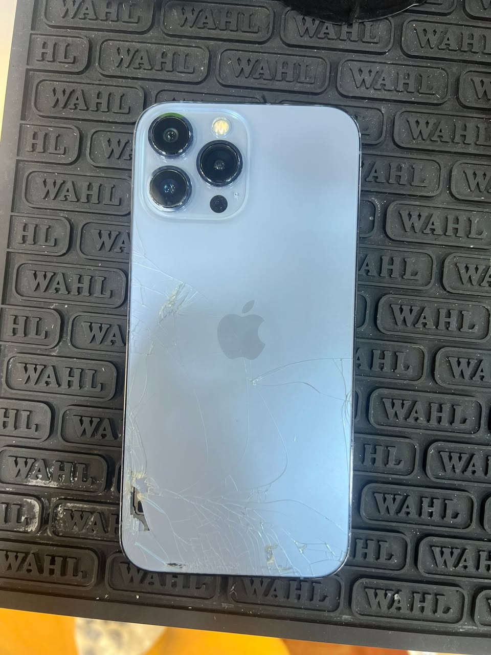 سلام عليكم ١٣ برو ماكس ذاكره ٢٥٦ جهاز مامفتوح عيبه بس لخطوط الي بل شاشه سعر٣٧٥ وبي مجال بصيط ***********
