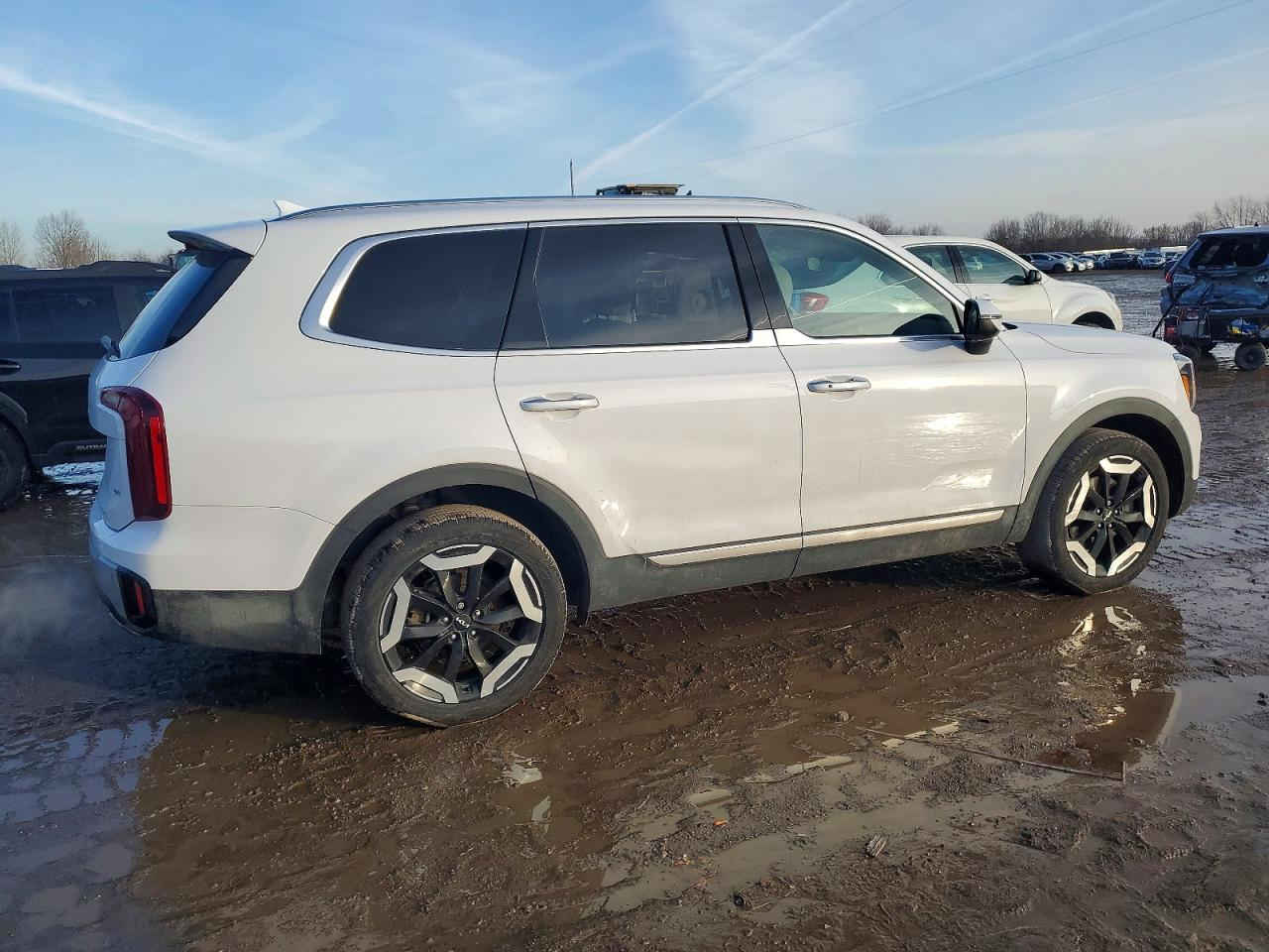 #أعـــلان_مــــــــــزاد #مكتب_بوابة_دبي
سعر نقل مخفض الى جميع الموانئ
ـ نوع السيارة : 2024 KIA TELLURIDE S
ـ تاريخ المزايدة : 25/3/2026 الساعة 5:00 مساء 
ـ السعر : حسب تاريخ المزايدة المذكور أعلاه: 350$ دولار 
ـ الضرر والمواصفات : حسب الصور المرفقة
-جميع السيارات الهايبرد الكهرباء معفي
من الكمرك الضريبة والرقم مجاناً
ملاحـــظــة .. السيارات المعروضة داخل الصفحة هي مجرد نماذج بسيطة للمزاد
وللمزيد من المعلومات الحضور الساعة الرابعة عصرا الى مقر الشركة الكائن في:
شارع الحزام الاخضر المدينة المايئة- مقابيل حي العدالة #النجف_الاشرف
المكتب ***********
زيد الطفيلي***********
عبد الله الزاملي***********
للانضمام لكروب الواتساب اضغط ع رابط
https://chat.whatsapp.com/HEg5DTFOYCnFPwSoSvOuuq
