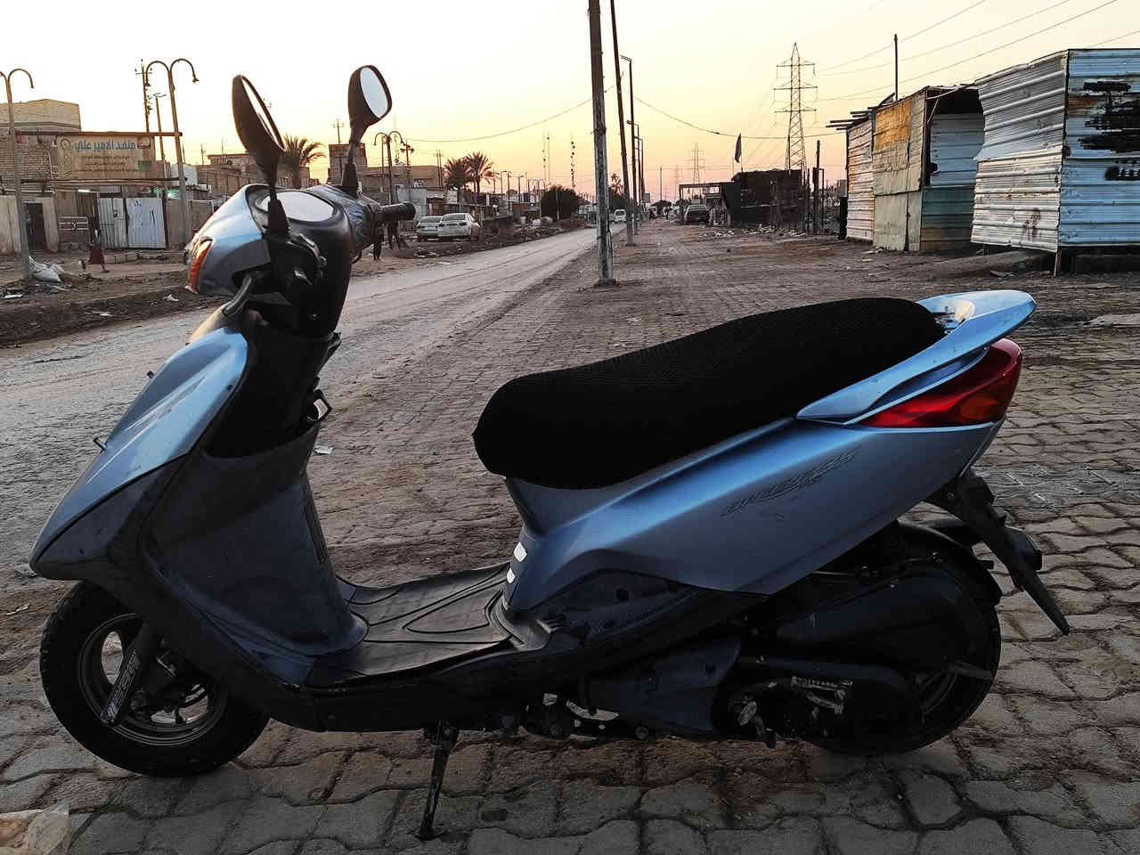 السلام عليكم بريز للبيع كلشي بيهة بلادي برغي ممبدل بيهة مكفول مكينه والباقي كله مكفول ماعده الي ب صوره الي واضح دراجه جديده وتخبل رايده 850 وبيهة مجال مكاني بغداد النهروان الي حاب يتصل ع رقم *********** أو واتساب
