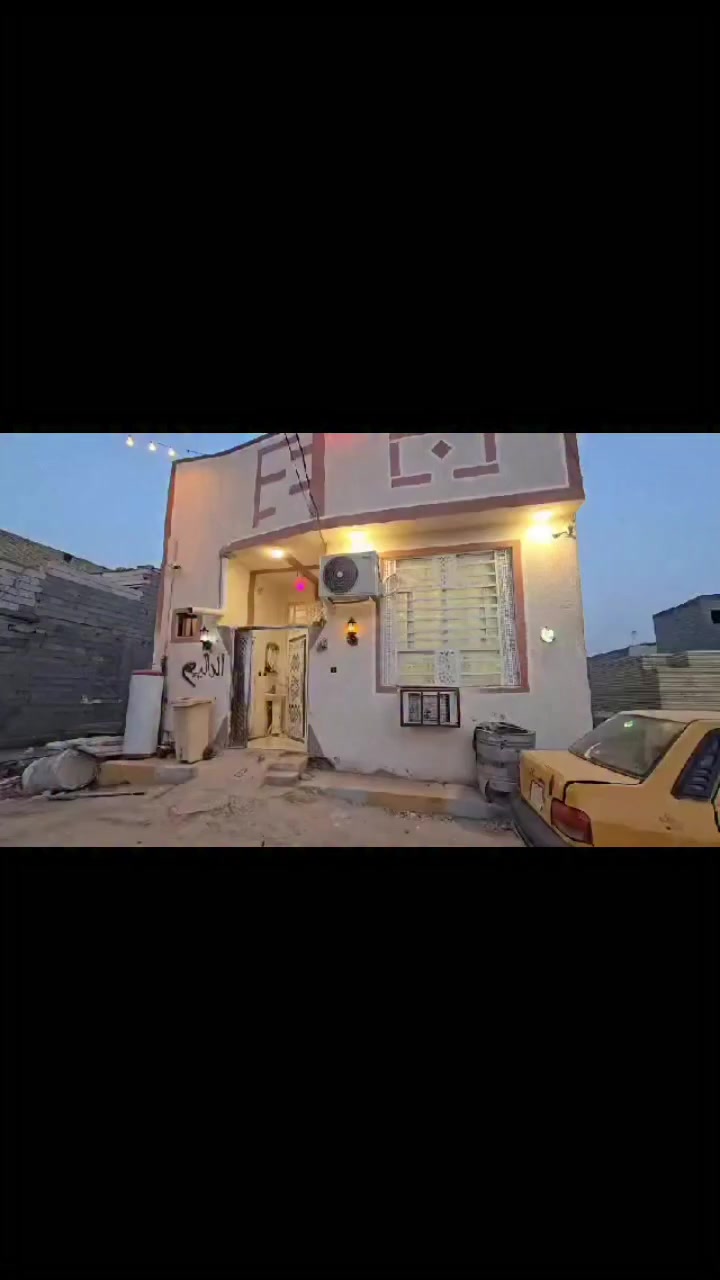 سلام عليكم دار البيع مساحه 100م يحتوي على غرفتين نوم وصاله ومطبخ واستقبال حمامات داخليه خارجيه بناء حديث موقع ممتاز قريب على الإمام الحولي 100قرب مستشفى المهندس جميع خدمات متوفره ***********
