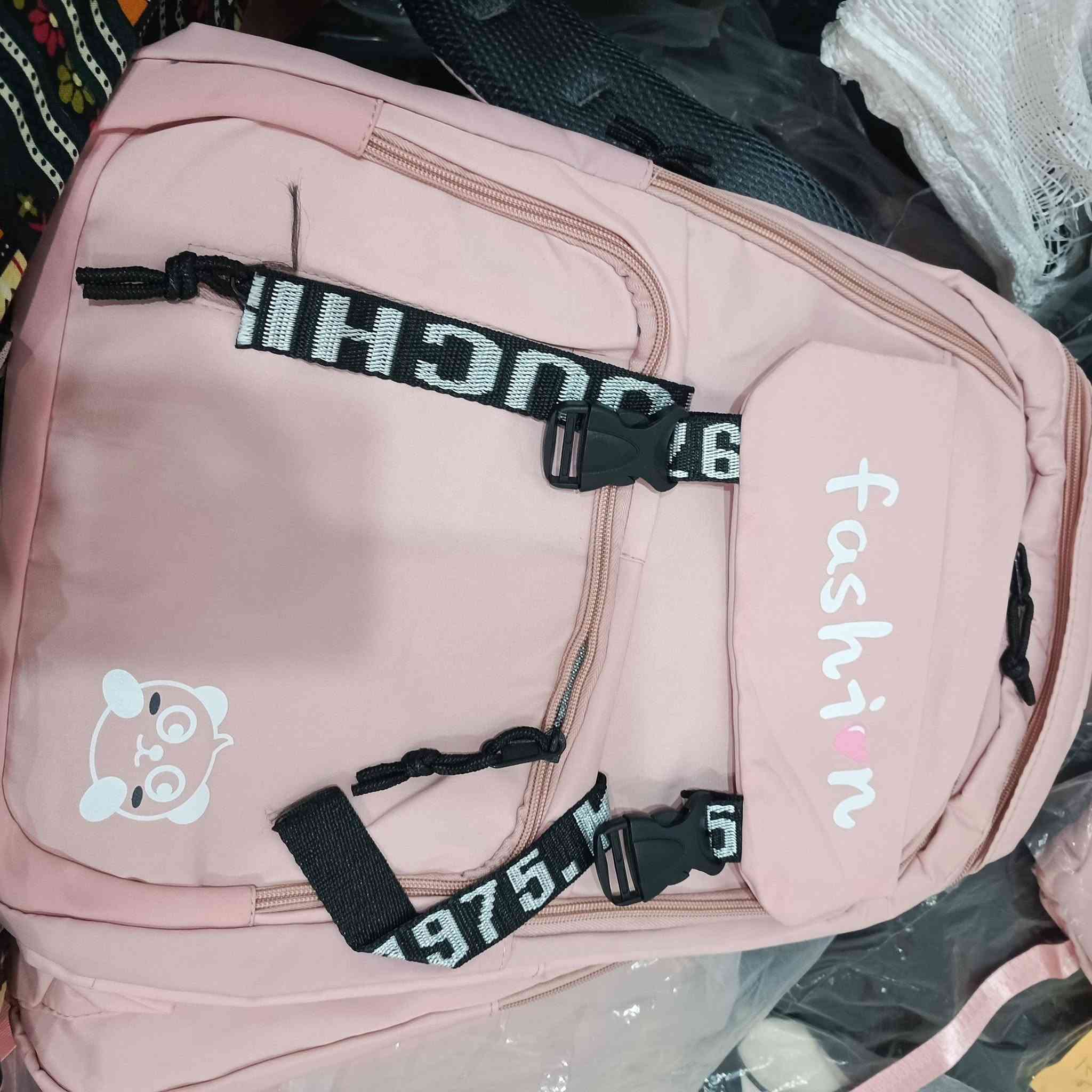 🎒 تصفية مخازن كبرى.. الأسعار تفليييييش وقبل الكل! 🎒
موسم المدارس قرب، والأسعار برة صارت نار! بس يمنا بـ أمزون ديالي حطمنا الأسعار وجبنا الكم الوجبة الأقوى والأرخص 🔥👇
✨ جنط مدرسية (ولادي وبناتي) بأشكال وألوان تجنن وتناسب كل الأعمار.
💰 السعر؟ صدمة! أي جنطة تختاروها بـ 5000 دينار فقط (سعر جوة الجملة لأنها تصفية مخازن).
🛍️ العرض الأقوى: حتى لو تاخذون 4 قطع، السعر يبقى ثابت 5000 للقطعة!
🚗 متوفر خدمة توصيل سريعة داخل ديالي.
⚠️ الكمية محدودة جداً والأشكال تخلص بسرعة، لحقوا على الحجز قبل نفاذ الوجبة!
📸 ملاحظة كلش مهمة: الصور بملف  ترا مظلومة وما مصورة عدل وما تنطيها حقها! بالطبيعة وبالمعاينة الحقيقية الألوان والمقاسات مالتها تجنن وأحلى بهواية، وخامتها ممتازة تبيض الوجه.
📥 للحجز والاستفسار فوراً، ارسل رسالة للصفحة تحتوي على:
1️⃣ صورة الجنطة المطلوبة.
2️⃣ الاسم والعدد.
3️⃣ العنوان الكامل ورقم الهاتف.
(الحجز مفتوح الآن.. راسلونا وتدللون)💌


**إذا كنت صاحب هذا الإعلان وتريد حذفه لأي سبب، رجاءا أرسل رسالة إلى الدعم الفني**