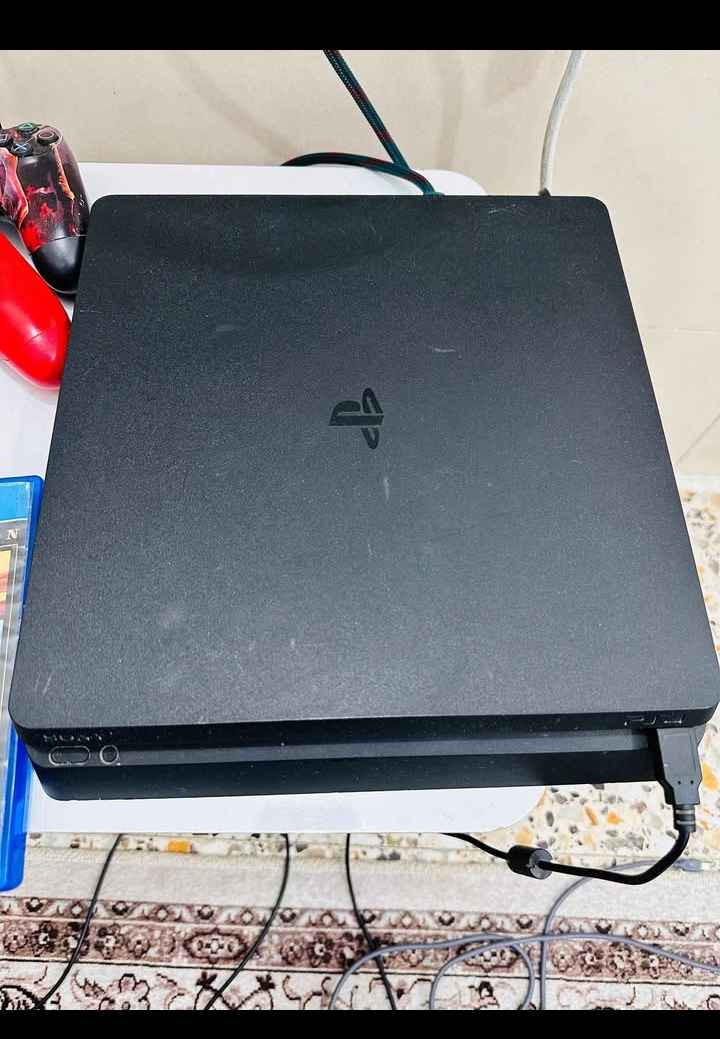 بلي 4  اونلاين نظيف جدا
 لوك ستيكر 
جويستكات اثنين 
وحدة اصلية وثانية تجارية 
قرص gta 
قرص فيفا ٢٠١٧
قرص حرب 
سعر 250 الف 
عنوان بغداد الدوره
الرقم *********** بغداد, العراق
