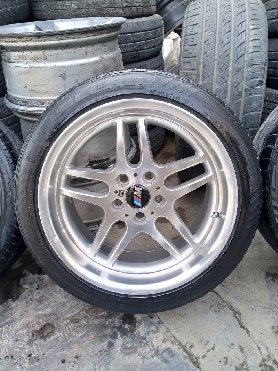 تاقم تایە و ویلی  M18 دوو سایز
تاقم تایە ویلی ئێم18 دوو سایز 20 رۆژ ئێشی کردوە
بۆ گۆرینەوە بە شەرتی هەموو شتێک لە سلێمانێم
***********
***********
