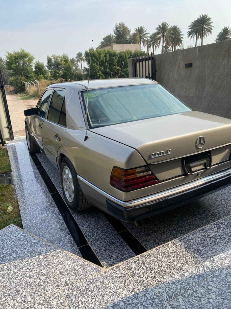 السلام عليكم مارسيدس دب مويل 88رقم بغداد مشروع وطني مصبوغه عام بدون أي ضربه مكينه ملكه قواعد دبلات الاربعه لوك كير ومحرك وصدر كله خير من الله تخم تاير جديد غرفه تخبل المكان بغداد 
السعر 48 وبيها مجال قليل 
رقم الهاتف 
***********
***********
