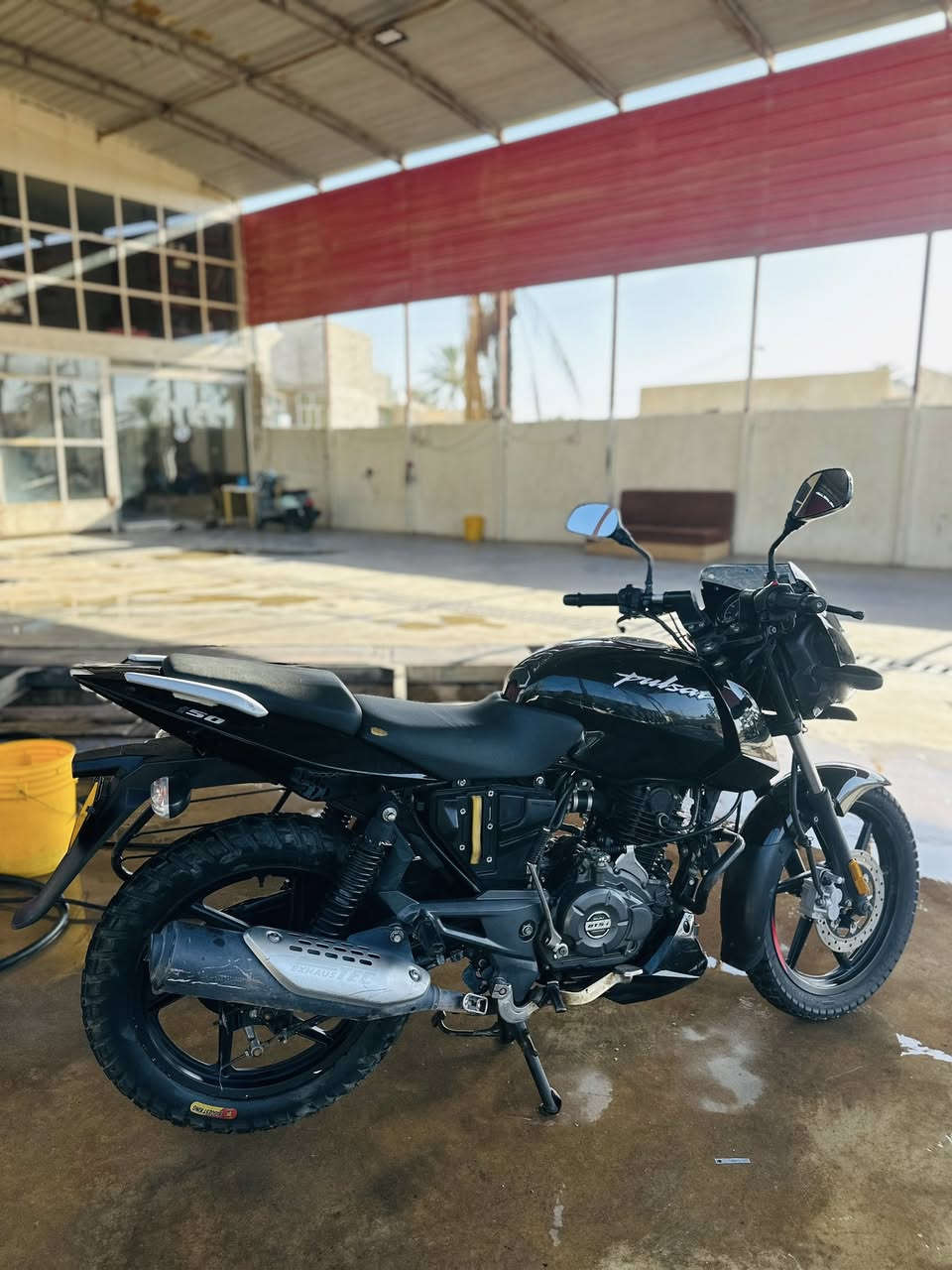 للبيع دراجة Bajaj Pulsar 150cc 
موديل 2022
Bajaj Pulsar :النوع

سعة المحرك: 150cc
اللون: أسود
الأوراق: أصلية كامله من كمرك وشركه Bajaj بس تروح ترقم
السعر المطلوب: 1,250,000 دينار
السعر قابل للتفاوض للجادين فقط
الموقع: بغداد الراشديه 

التواصل ***********
