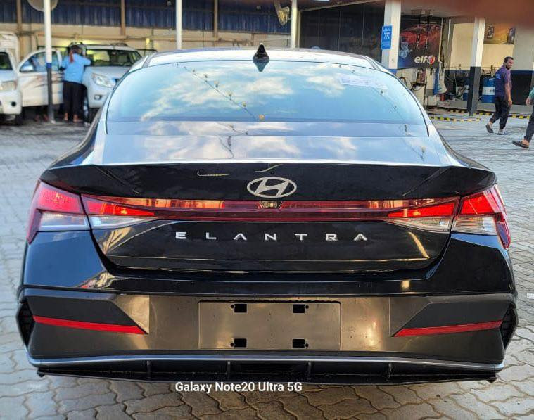 🚨هيونداي النترا 2024 وارد أمريكي 🇺🇸 🚨

🖤 اللون: أسود ملكي
📍 الرقم: بغداد (إنكليزي – لوحة جديدة)
📏 الممشى: 11,000 ميل فقط (يعني تقريباً جديدة)

سيارة بحالة ممتازة جداً، استخدام خفيف جداً، نظافة داخلية وخارجية 👌

⚙️ المواصفات:
✅ محرك 2.0 اقتصادي وقوي بنفس الوقت
✅ أوتوماتيك 6 سرعات
✅ شاشة كبيرة + Apple CarPlay & Android Auto
✅ كاميرا خلفية
✅ مثبت سرعة
✅ تحكم ستيرن
✅ بلوتوث + USB
✅ بصمة تشغيل
✅ جنوط ألمنيوم
❌ بدون فتحة
❌ المرايا ليست شفط

🛡️ أنظمة أمان كاملة (ABS – مانع انزلاق – ثبات إلكتروني – وسائد هوائية متعددة)

🔥 سيارة شكل جديد 2024
🔥 صرفية قليلة جداً
🔥 جاهزة للاستخدام فوراً وبدون أي مصاريف

💰 السعر مناسب وقابل للتفاوض 

📞 للاستفسار خاص أو اتصال
***********
