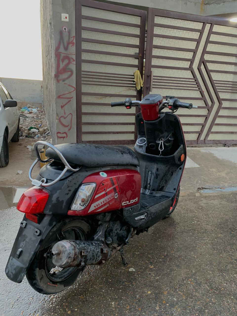 السلام عليكم دراجه بوليس مسطره نوزل دراجه رمبه صاله 5 اشهر من نازله الدراجه استخدام شخصي بيه كلجات رياضي ودمام وبيه زنون كهربائيات كله شغاله كلشي شغال مكينه مكفوله ما مفتوحه وجيب وياك عشرين فيتر نقصه واقيه مال صالنصه فقط لا غير 
السعر ٩٠٠ وبيه مجال متواجد واتساب فقط ***********
