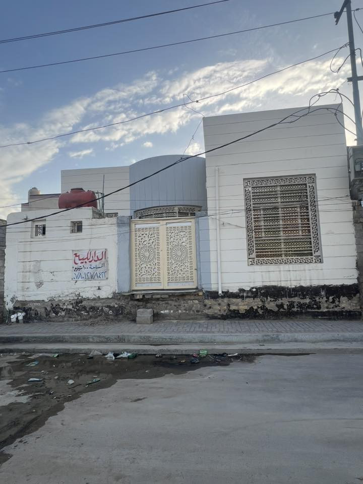 سلام عليكم بيت للبيع في حي الزهراء مقابيل العلوه المساحه 100متر مربع غرفتين  زغيره وجبيره صاله مطبغ براني صحيات البيت مرمم وجاهزوفارغ كاعيته كاشي وسقفه  عكاده  واساس البيت صب  المنطقه تبليط وخدمات كامله  

(السعر 72وبي مجال ) 

للتصال 
***********
