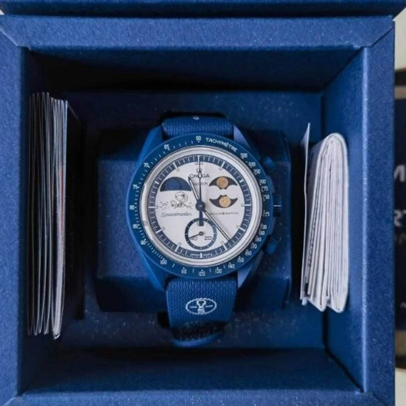ساعة من ماركة اومكا Omega x Swatch MoonSwatch وارد اوربي
تحفة فنية

تصميم مستوحى من سطح القمر والأرض

مكينة كوارتز ناعمة ستوبوج (جميع السناتر شغاله)

المينا رمادية محببة تعكس شكل التضاريس القمرية

فول لامينوس ارقام واميال

مؤشر مراحل الأرض شغال يظهر الأرض بألوان خاصة والمحيطات تتوهج تحت ضوء UV

مؤشر مراحل القمر شغال 

هيكل من مادة Bioceramic (خليط بين السيراميك والبلاستيك الحيوي)

 سير قماش VELCRO مختم

زجاج معدني مقبب ضد الخدش

مقاومة ماء وغبار 

السعر40 مع توصيل والملحقات


**إذا كنت صاحب هذا الإعلان وتريد حذفه لأي سبب، رجاءا أرسل رسالة إلى الدعم الفني**