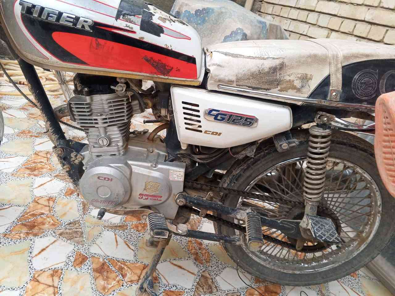 سلام عليكم ورحمه الله وبركاته من رخصت الكروب المحترم عند هاي دراجه تايكر أربعة كير  إيرانية موديل 21اوراق أصولية المنفيس مالتها موجود نقصها كهربائيات مكينه بداية تبخير لويل خلفي بي عواج شويه بس دراجة شغاله هندر واحد تشغل رايدلها ترتيب الله شاهد إني ما فارغ سعرها 350وبيها مجال للطيبن مكان بغداد الشعب حي البساتين خمسة دونم كلشي موجود بسوك رقم ***********
