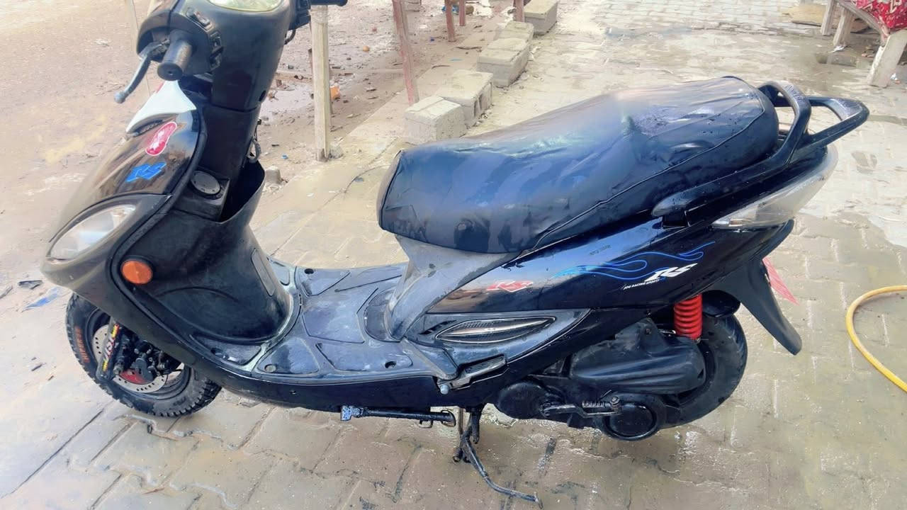 سلام عليكم 
دراجه كامكو G4  للبيع حلوه مرتبه كامله مابيها نقص برغي واحد محرك مامفتوح ناعمه شلعه حلوه تايرات جدد كهربائيات كلها شغاله دشبول شغال سلف هندر شرط الفحص 
السعر 450 وبيها مجال قليل للشراي 
مكاني نجف حي ابو طالب 
***********
مامتواجد فيس الشراي يتصل وبالخدمه
