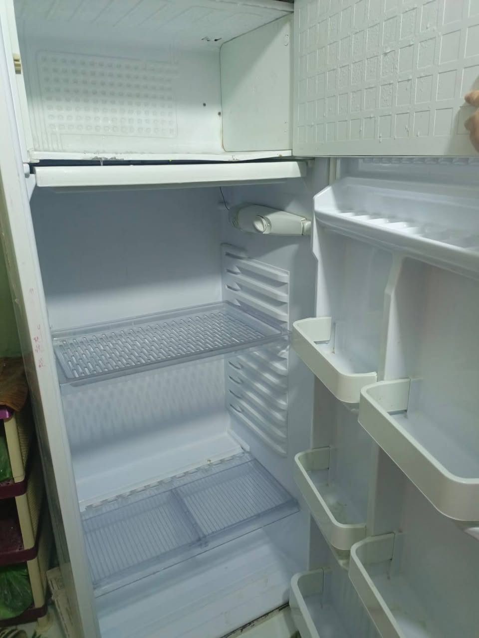 السلام عليكم غراض بيت مستعمله للبيع 
وكلهن نظيفات الشافطه نوع المتين الثلاجه كريازي الكاونتر تسكام و الكنتور تسكام والثلاجه شرط التجميد وشغاله للتواصل ومعرفه السعر ***********
