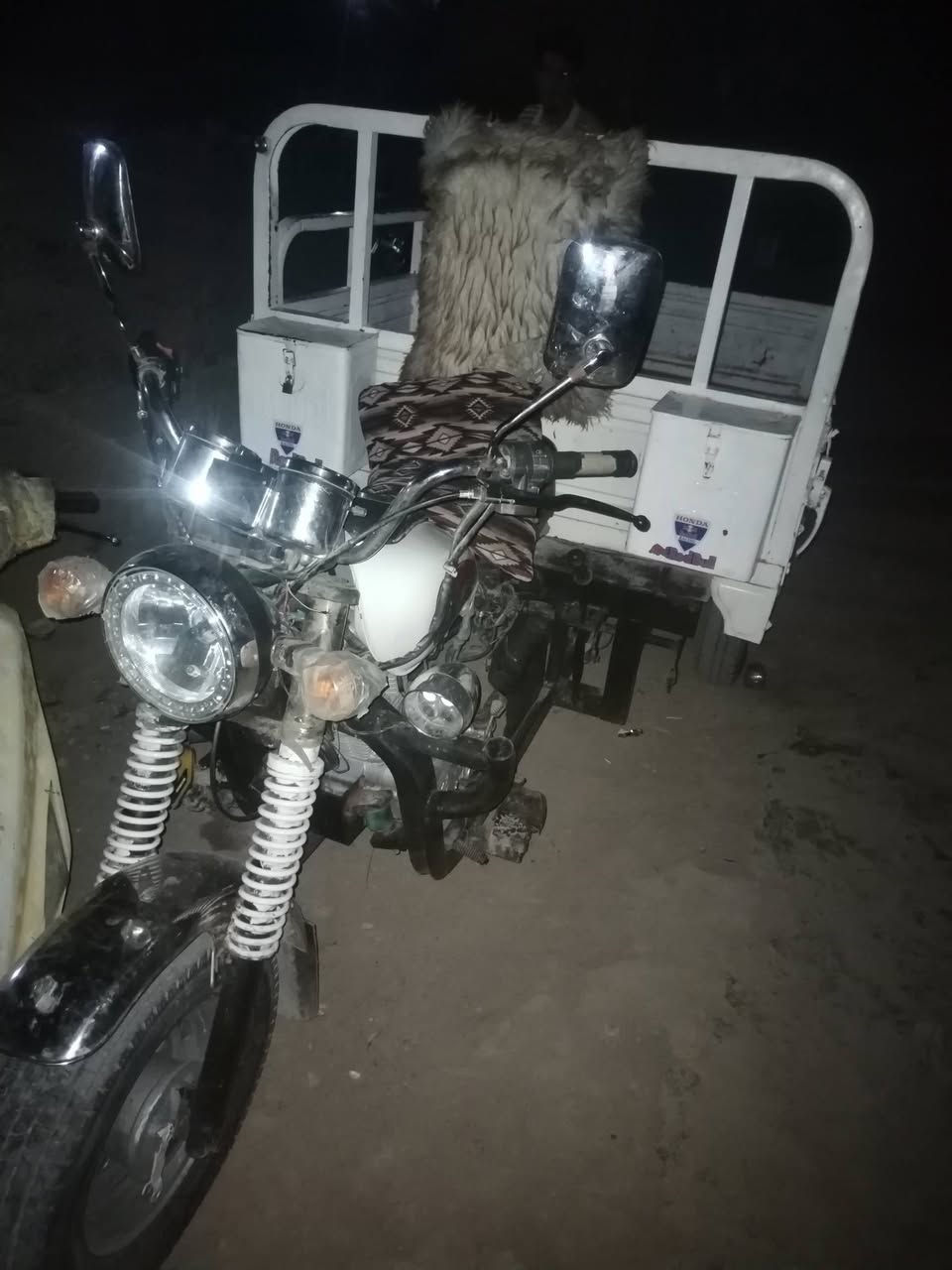 سلام عليكم ستوته للبيع ادوات كهرباء كلها شغاله محرك برقي ما مفتوح
950وبيه مجال حك جيه المكان الدير ***********
