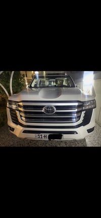 لاندكروز 2022 سبعينيه  ساز ضمان مواصفات معروفه  ماشيه 12 الف جديده  مك...