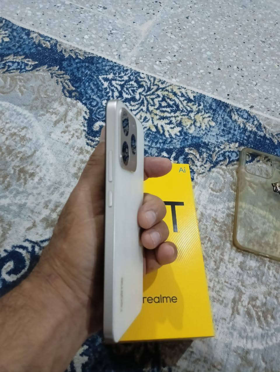 السلام عليكم 
موبايل ريلمي 15T 
نظافة ٪98 اخو الجديد فقط بي شخطة بسيطة 
السعر 310 و بي مجال علماً الجديد 370
تواصل *********** واتساب او ماسنجر
