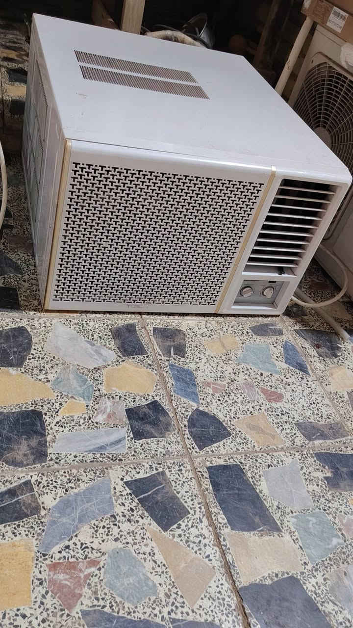 مكيف توسوت حديث بلادي شغال نضافة فول مكاني بغداد سعر 325للتواصل ***********

