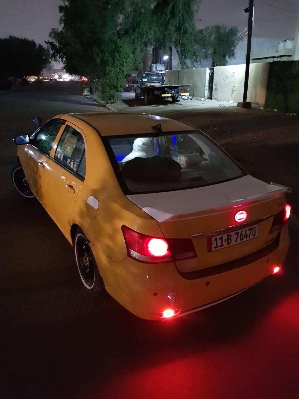 سلام عليكم للبيع بي واي دي جي ثري
موديل 2013 بسمي مصفره خط وبحث وهيئه وغرامه تحويل مباشر 
 مكينه كير اتو بلاديه خير من الله 
تكمها شواصي الغود حوضها نضيف وبدون ضرر بيه تكحيل بالكشر اثر شخوط 
تدفئه شغاله 
كهربائيات كلها شغاله وبلاديه 
جام اتو يصعد وينزل سنتر لك اربع بيبان 
دوشمه  وكاعيات جدد دشبولها نضيف 
لايت عالي ناصي اصفر 
 بلوجكترات ابيض ضبابي شغال 
الاستفسار على الرقم ***********
مكاني بغداد 
السعر 45 بيها مجال للشراي
